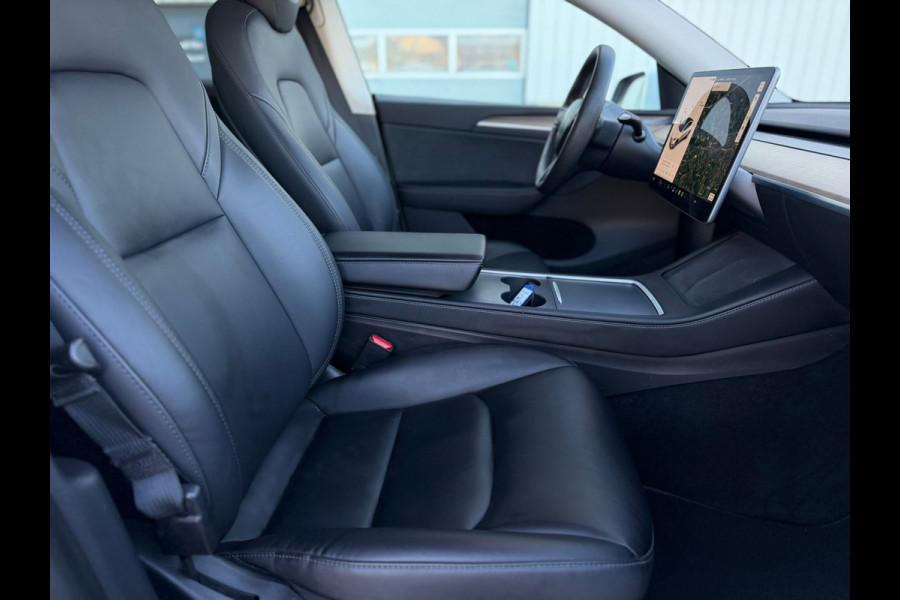 Tesla Model Y Long Range AWD 75 kWh, parelmoer wit, afneembare trekhaak, panoramadak, 1 e eigenaar, NL auto met nap