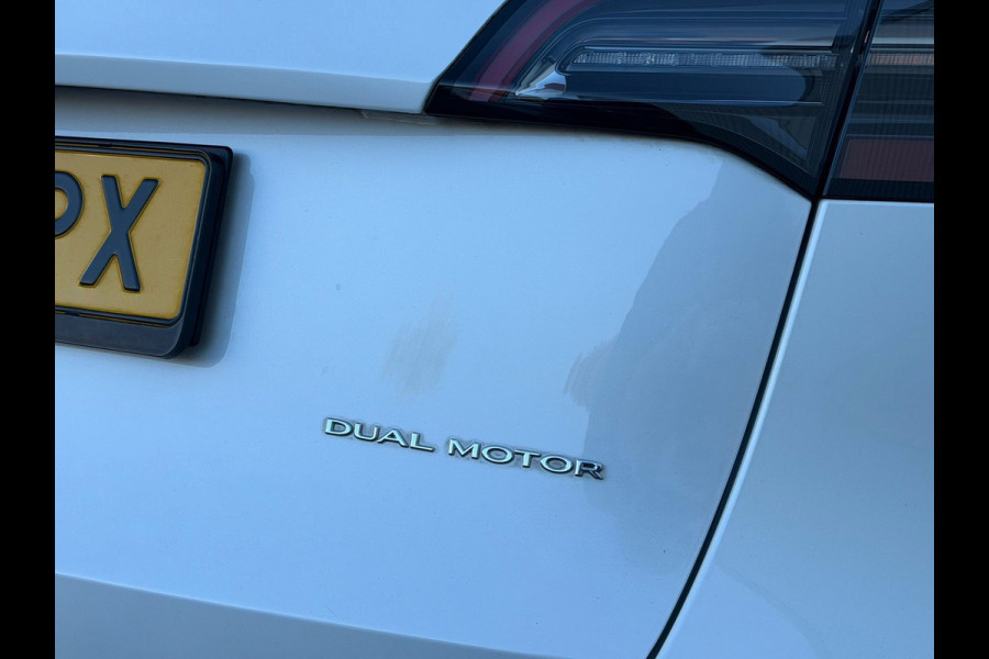 Tesla Model Y Long Range AWD 75 kWh, parelmoer wit, afneembare trekhaak, panoramadak, 1 e eigenaar, NL auto met nap