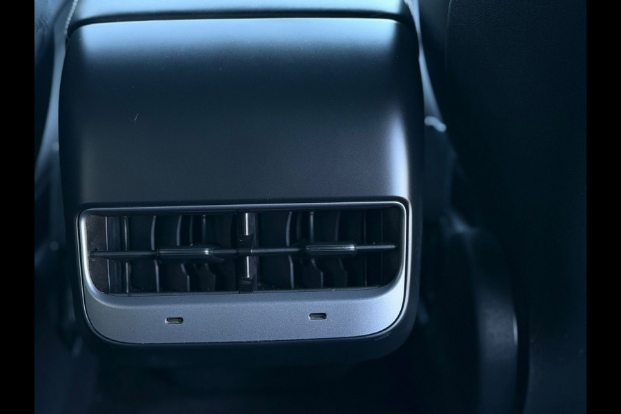 Tesla Model Y Long Range AWD 75 kWh, parelmoer wit, afneembare trekhaak, panoramadak, 1 e eigenaar, NL auto met nap