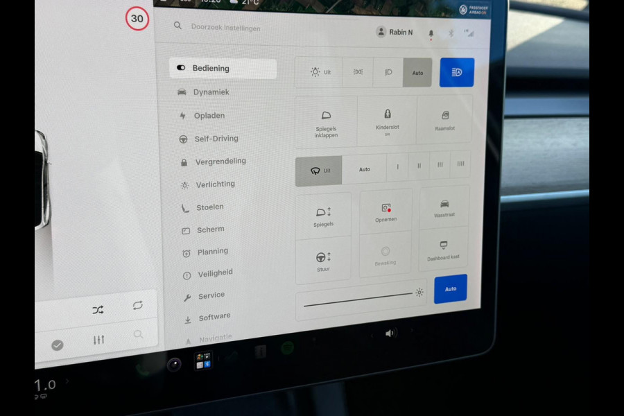 Tesla Model Y Long Range AWD 75 kWh, parelmoer wit, afneembare trekhaak, panoramadak, 1 e eigenaar, NL auto met nap