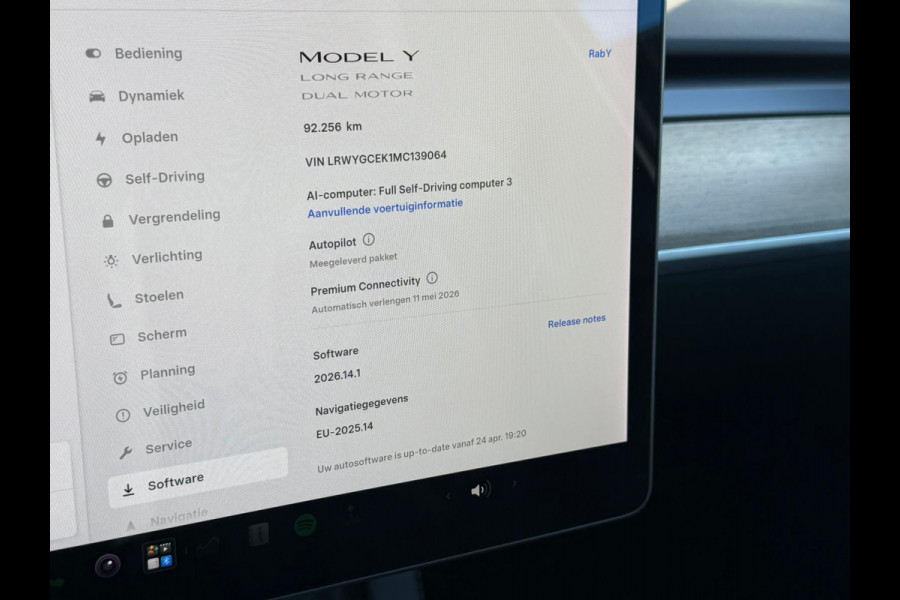 Tesla Model Y Long Range AWD 75 kWh, parelmoer wit, afneembare trekhaak, panoramadak, 1 e eigenaar, NL auto met nap