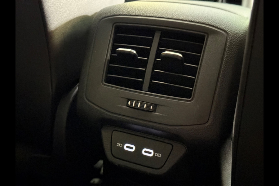 Volkswagen T-Roc 1.5 TSI R-Line | Camera | Stoelverwarming | Pano | Carplay | Led | Navi