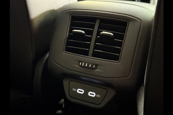 Volkswagen T-Roc 1.5 TSI R-Line | Camera | Stoelverwarming | Pano | Carplay | Led | Navi