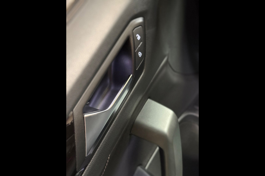 Volkswagen T-Roc 1.5 TSI R-Line | Camera | Stoelverwarming | Pano | Carplay | Led | Navi