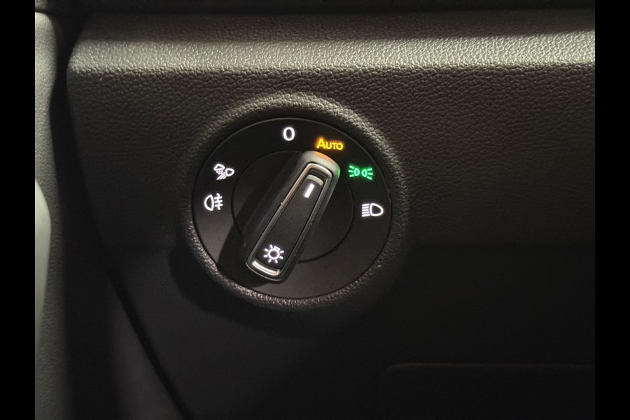 Volkswagen T-Roc 1.5 TSI R-Line | Camera | Stoelverwarming | Pano | Carplay | Led | Navi