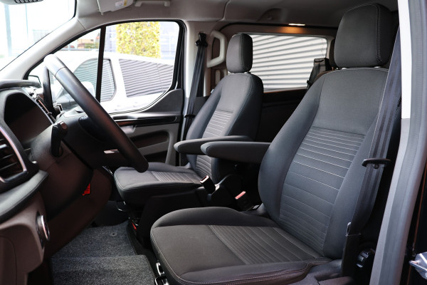 Ford Transit Custom 320 2.0 TDCI 170 PK L2H1 Limited DC | Dubbel cabine | ACC | Blind Spot | Elek stoelen | CarPlay | Camera | Navigatie | Trekhaak | DAB | PDC V+A | MF Stuur | 5-Zitter | Nieuwe APK | Dealer onderhouden | NAP Logisch | NL Auto