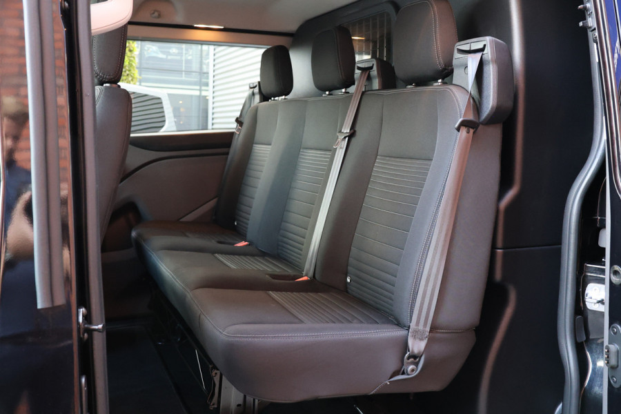 Ford Transit Custom 320 2.0 TDCI 170 PK L2H1 Limited DC | Dubbel cabine | ACC | Blind Spot | Elek stoelen | CarPlay | Camera | Navigatie | Trekhaak | DAB | PDC V+A | MF Stuur | 5-Zitter | Nieuwe APK | Dealer onderhouden | NAP Logisch | NL Auto