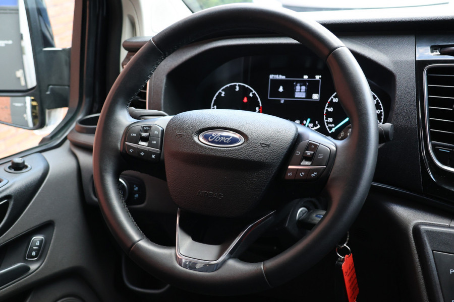 Ford Transit Custom 320 2.0 TDCI 170 PK L2H1 Limited DC | Dubbel cabine | ACC | Blind Spot | Elek stoelen | CarPlay | Camera | Navigatie | Trekhaak | DAB | PDC V+A | MF Stuur | 5-Zitter | Nieuwe APK | Dealer onderhouden | NAP Logisch | NL Auto