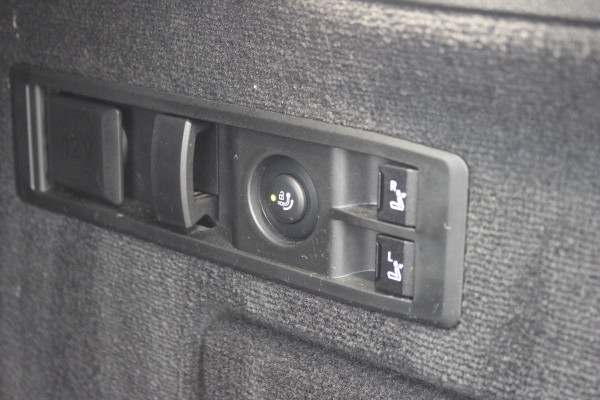 BMW iX xDrive50 High Executive 112 kWh / SOH 97,2% / Trekhaak / Panoramadak / Camera / Leder / 22'' / Luchtvering / Softclose / Harman Kardon / Apple CarPlay / Stoelverwarming / DAB / Dodehoek / ACC