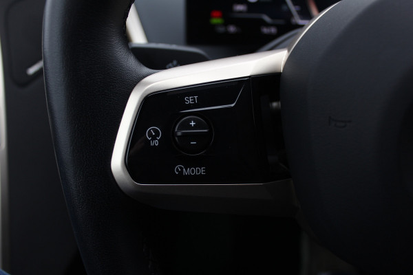 BMW iX xDrive50 High Executive 112 kWh / SOH 97,2% / Trekhaak / Panoramadak / Camera / Leder / 22'' / Luchtvering / Softclose / Harman Kardon / Apple CarPlay / Stoelverwarming / DAB / Dodehoek / ACC