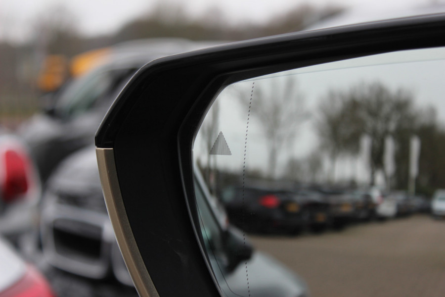 BMW iX xDrive50 High Executive 112 kWh / SOH 97,2% / Trekhaak / Panoramadak / Camera / Leder / 22'' / Luchtvering / Softclose / Harman Kardon / Apple CarPlay / Stoelverwarming / DAB / Dodehoek / ACC