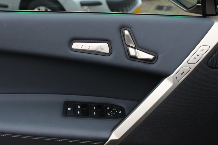 BMW iX xDrive50 High Executive 112 kWh / SOH 97,2% / Trekhaak / Panoramadak / Camera / Leder / 22'' / Luchtvering / Softclose / Harman Kardon / Apple CarPlay / Stoelverwarming / DAB / Dodehoek / ACC