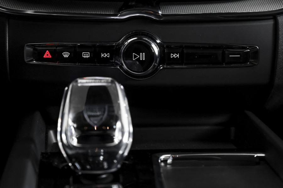 Volvo XC60 2.0 T6 Plug-in hybrid AWD Ultra Black Edition | S/K Panodak | Head-up | 360 Camera | Harman/Kardon | Dig. Cockpit | Adapt. Cruise | Stoel-+Stuurverw. | NAV+App.Connect | ECC | LM 21" | 1498