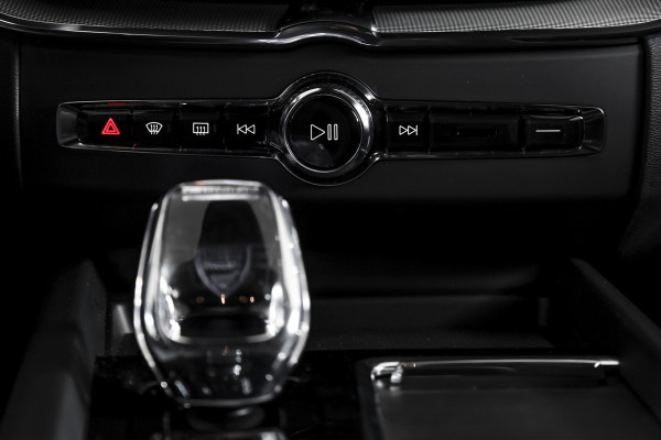Volvo XC60 2.0 T6 Plug-in hybrid AWD Ultra Black Edition | S/K Panodak | Head-up | 360 Camera | Harman/Kardon | Dig. Cockpit | Adapt. Cruise | Stoel-+Stuurverw. | NAV+App.Connect | ECC | LM 21" | 1498