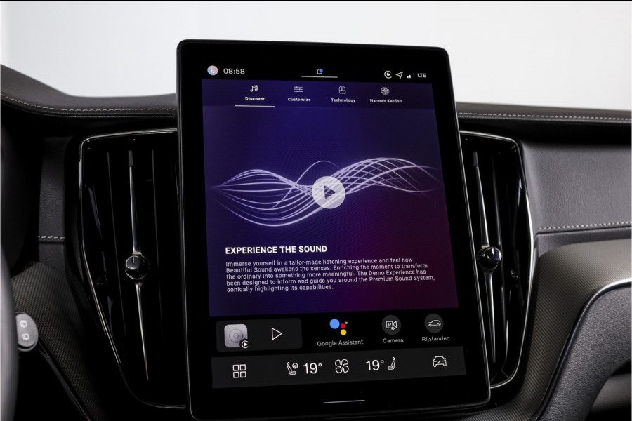 Volvo XC60 2.0 T6 Plug-in hybrid AWD Ultra Black Edition | S/K Panodak | Head-up | 360 Camera | Harman/Kardon | Dig. Cockpit | Adapt. Cruise | Stoel-+Stuurverw. | NAV+App.Connect | ECC | LM 21" | 1498