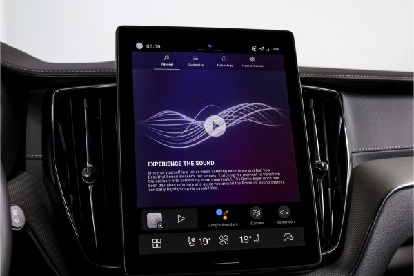 Volvo XC60 2.0 T6 Plug-in hybrid AWD Ultra Black Edition | S/K Panodak | Head-up | 360 Camera | Harman/Kardon | Dig. Cockpit | Adapt. Cruise | Stoel-+Stuurverw. | NAV+App.Connect | ECC | LM 21" | 1498