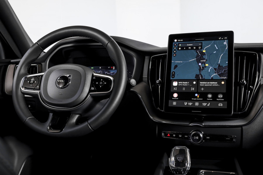Volvo XC60 2.0 T6 Plug-in hybrid AWD Ultra Black Edition | S/K Panodak | Head-up | 360 Camera | Harman/Kardon | Dig. Cockpit | Adapt. Cruise | Stoel-+Stuurverw. | NAV+App.Connect | ECC | LM 21" | 1498
