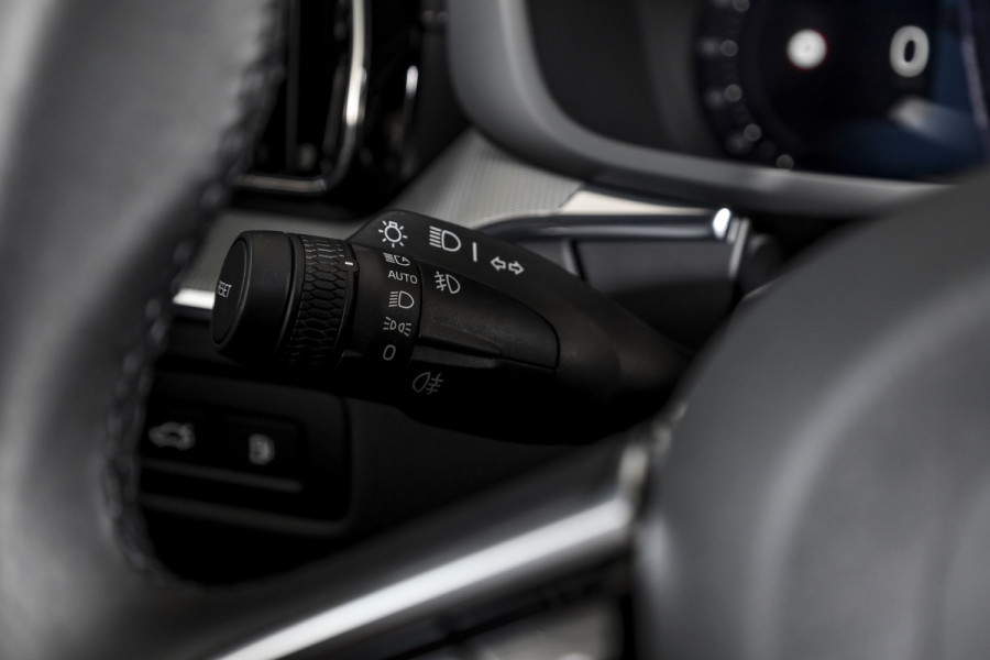Volvo XC60 2.0 T6 Plug-in hybrid AWD Ultra Black Edition | S/K Panodak | Head-up | 360 Camera | Harman/Kardon | Dig. Cockpit | Adapt. Cruise | Stoel-+Stuurverw. | NAV+App.Connect | ECC | LM 21" | 1498
