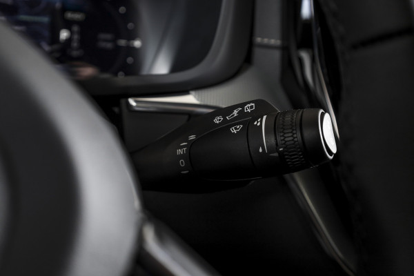 Volvo XC60 2.0 T6 Plug-in hybrid AWD Ultra Black Edition | S/K Panodak | Head-up | 360 Camera | Harman/Kardon | Dig. Cockpit | Adapt. Cruise | Stoel-+Stuurverw. | NAV+App.Connect | ECC | LM 21" | 1498