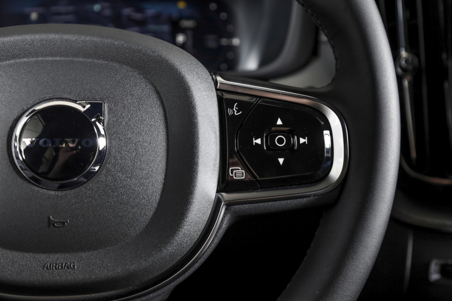 Volvo XC60 2.0 T6 Plug-in hybrid AWD Ultra Black Edition | S/K Panodak | Head-up | 360 Camera | Harman/Kardon | Dig. Cockpit | Adapt. Cruise | Stoel-+Stuurverw. | NAV+App.Connect | ECC | LM 21" | 1498