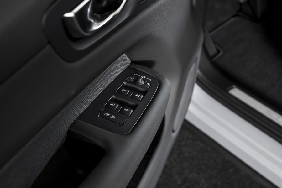 Volvo XC60 2.0 T6 Plug-in hybrid AWD Ultra Black Edition | S/K Panodak | Head-up | 360 Camera | Harman/Kardon | Dig. Cockpit | Adapt. Cruise | Stoel-+Stuurverw. | NAV+App.Connect | ECC | LM 21" | 1498