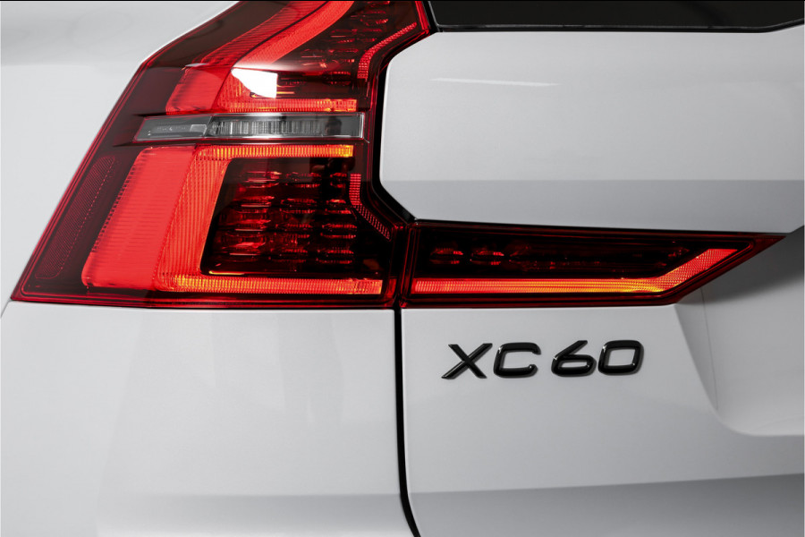 Volvo XC60 2.0 T6 Plug-in hybrid AWD Ultra Black Edition | S/K Panodak | Head-up | 360 Camera | Harman/Kardon | Dig. Cockpit | Adapt. Cruise | Stoel-+Stuurverw. | NAV+App.Connect | ECC | LM 21" | 1498