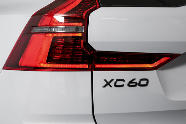 Volvo XC60 2.0 T6 Plug-in hybrid AWD Ultra Black Edition | S/K Panodak | Head-up | 360 Camera | Harman/Kardon | Dig. Cockpit | Adapt. Cruise | Stoel-+Stuurverw. | NAV+App.Connect | ECC | LM 21" | 1498