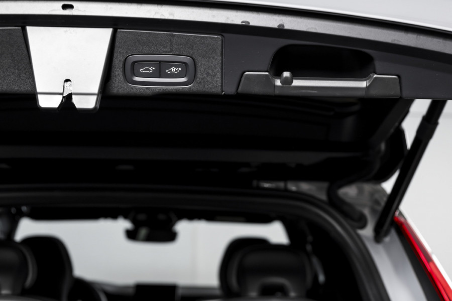 Volvo XC60 2.0 T6 Plug-in hybrid AWD Ultra Black Edition | S/K Panodak | Head-up | 360 Camera | Harman/Kardon | Dig. Cockpit | Adapt. Cruise | Stoel-+Stuurverw. | NAV+App.Connect | ECC | LM 21" | 1498