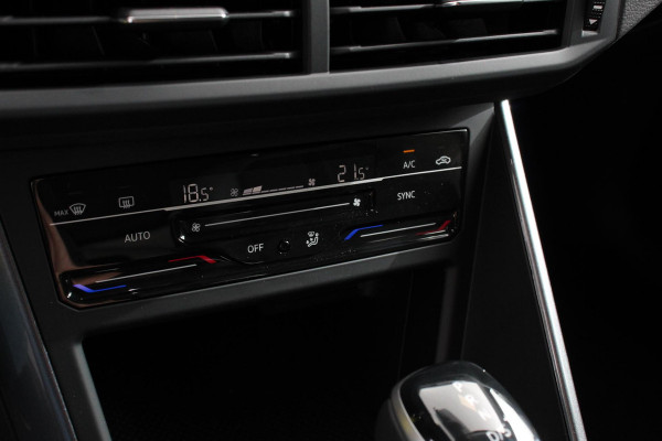 Volkswagen Polo 1.0 TSI DSG Style Navigatie Apple Carplay/Android Auto Climate Control Led Lichtmetalen Velgen Extra getint glas