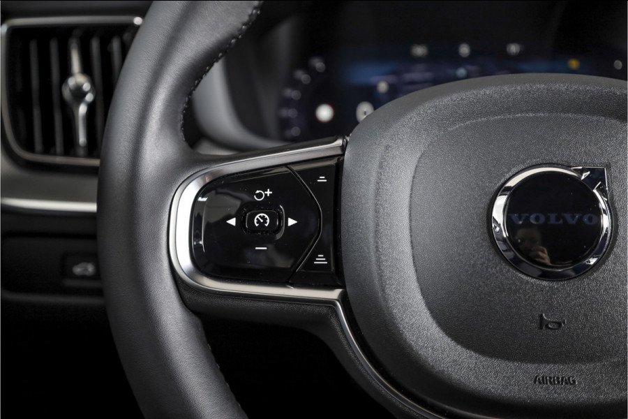 Volvo XC60 2.0 T6 Plug-in hybrid AWD Ultra Black Edition | S/K Panodak | Head-up | 360 Camera | Harman/Kardon | Dig. Cockpit | Adapt. Cruise | Stoel-+Stuurverw. | NAV+App.Connect | ECC | LM 21" | 0630