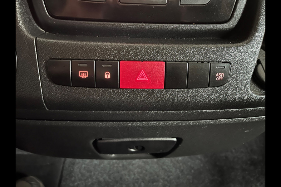 Fiat Ducato Automaat 30 2.3 MultiJet 140pk euro6 L2H2 3Persoons Airco Navigatie Trekhaak Zilvergrijs Metallic RIJKLAARPRIJS!