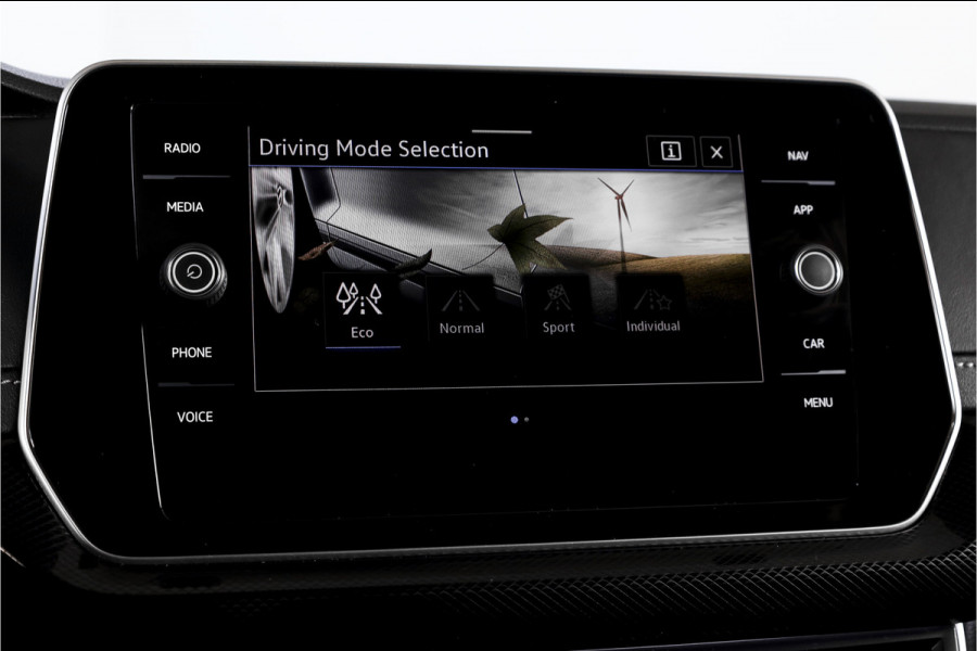 Volkswagen T-Cross 1.0 TSI 115 PK R-Line - Automaat | Dig. Cockpit | Adapt. Cruise | Camera | PDC | App. Connect | ECC | DAB | LM 18" | 2240