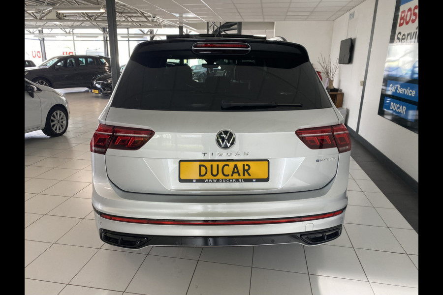 Volkswagen Tiguan 1.4 TSI eHybrid R-Line Business+Black style Panoramadak / /Carplay/ Leer/ Headup