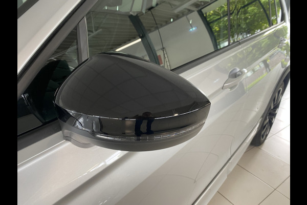 Volkswagen Tiguan 1.4 TSI eHybrid R-Line Business+Black style Panoramadak / /Carplay/ Leer/ Headup
