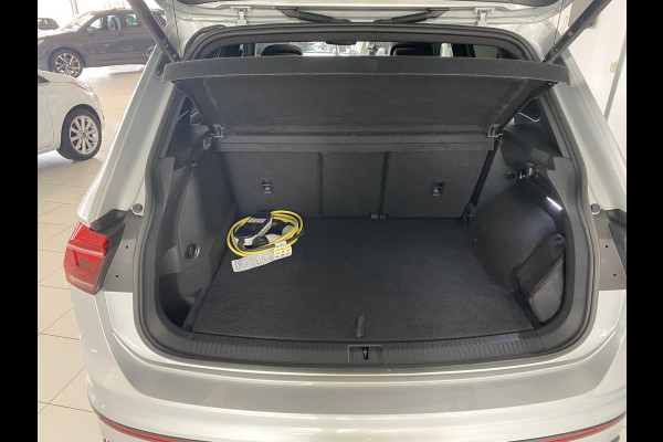 Volkswagen Tiguan 1.4 TSI eHybrid R-Line Business+Black style Panoramadak / /Carplay/ Leer/ Headup
