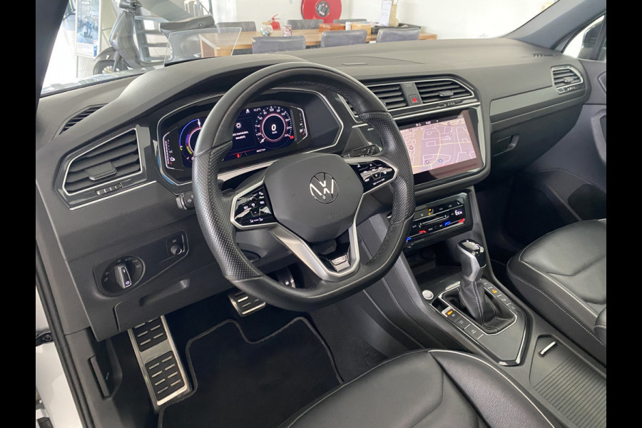 Volkswagen Tiguan 1.4 TSI eHybrid R-Line Business+Black style Panoramadak / /Carplay/ Leer/ Headup