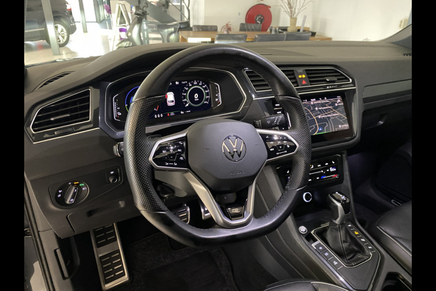Volkswagen Tiguan 1.4 TSI eHybrid R-Line Business+Black style Panoramadak / Trekhaak /Carplay/ Leer/ Headup