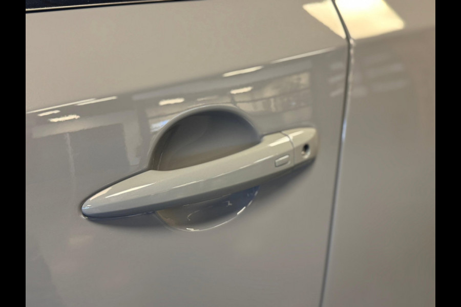 Nissan QASHQAI 1.3 MHEV Premiere Edition / NAP / 360 Camera / Pano/ HUD / Keyless / DAB