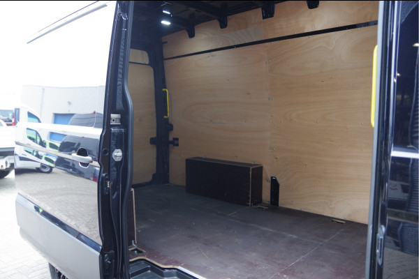 MAN TGE 3.180 35 2.0 L3H3(L2H2) 177PK AUT. 3-ZITS, LED, TREKHAAK, GEV. STOEL, CAMERA, CRUISE, AIRCO, PARKEERSENSOREN, CARPLAY