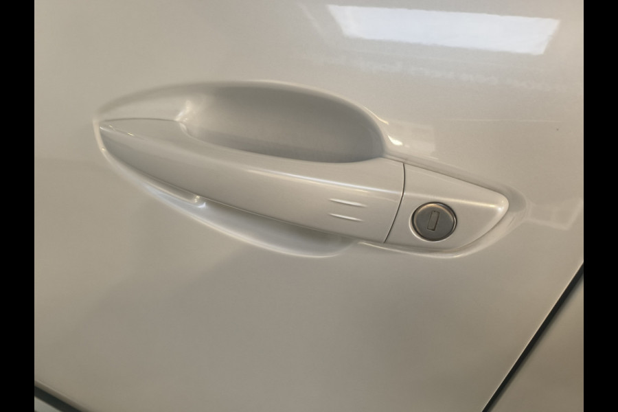 Peugeot 5008 1.2 PureTech Allure Pack Business 7 pers. uit 2023 Rijklaar + 12 maanden Bovag-garantie Henk Jongen Auto's in Helmond,  al 50 jaar service zoals 't hoort!