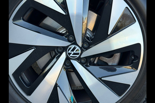 Volkswagen ID.4 Pro MAX 77 kWh, VOL OPTIES, panoramadak, soh 98 %, leder, el bedienbare trekhaak 21 inch, matrix led,, 360 camera