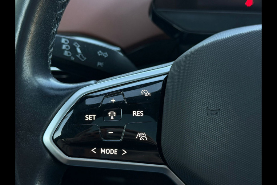 Volkswagen ID.4 Pro MAX 77 kWh, VOL OPTIES, panoramadak, soh 98 %, leder, el bedienbare trekhaak 21 inch, matrix led,, 360 camera