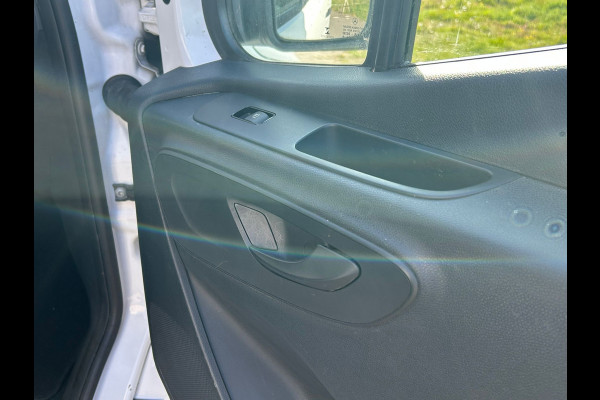 Mercedes-Benz Sprinter 314 2.2 CDI 143pk AUT-7 L2H2 EURO VI-D NAVI Camera ECC Keyless Bluetooth Navigatie-pakket Elektr.Spiegels+Verwarmd BlindSpot-Assist Regensensor Bordherkenning Trekhaak 3.500kg Trekvermogen Betonplex Wandbetimmerd