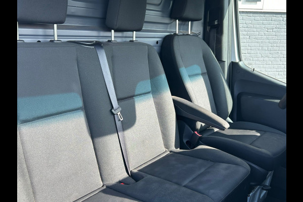 Mercedes-Benz Sprinter 314 2.2 CDI 143pk AUT-7 L2H2 EURO VI-D NAVI Camera ECC Keyless Bluetooth Navigatie-pakket Elektr.Spiegels+Verwarmd BlindSpot-Assist Regensensor Bordherkenning Trekhaak 3.500kg Trekvermogen Betonplex Wandbetimmerd