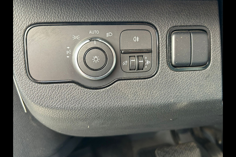 Mercedes-Benz Sprinter 314 2.2 CDI 143pk AUT-7 L2H2 EURO VI-D NAVI Camera ECC Keyless Bluetooth Navigatie-pakket Elektr.Spiegels+Verwarmd BlindSpot-Assist Regensensor Bordherkenning Trekhaak 3.500kg Trekvermogen Betonplex Wandbetimmerd