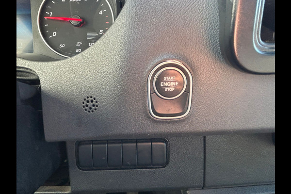 Mercedes-Benz Sprinter 314 2.2 CDI 143pk AUT-7 L2H2 EURO VI-D NAVI Camera ECC Keyless Bluetooth Navigatie-pakket Elektr.Spiegels+Verwarmd BlindSpot-Assist Regensensor Bordherkenning Trekhaak 3.500kg Trekvermogen Betonplex Wandbetimmerd