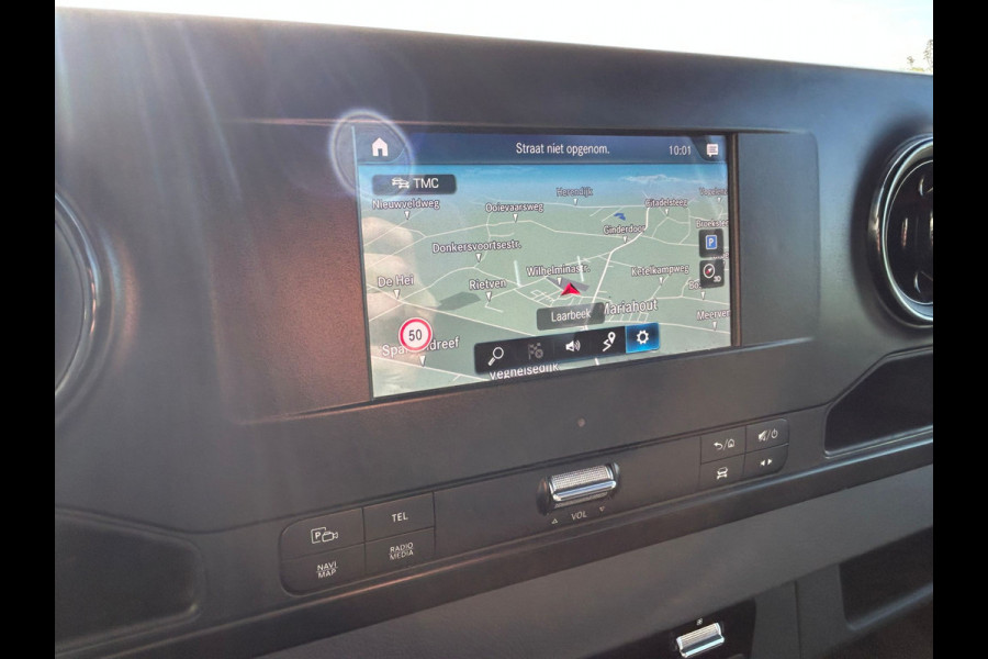 Mercedes-Benz Sprinter 314 2.2 CDI 143pk AUT-7 L2H2 EURO VI-D NAVI Camera ECC Keyless Bluetooth Navigatie-pakket Elektr.Spiegels+Verwarmd BlindSpot-Assist Regensensor Bordherkenning Trekhaak 3.500kg Trekvermogen Betonplex Wandbetimmerd