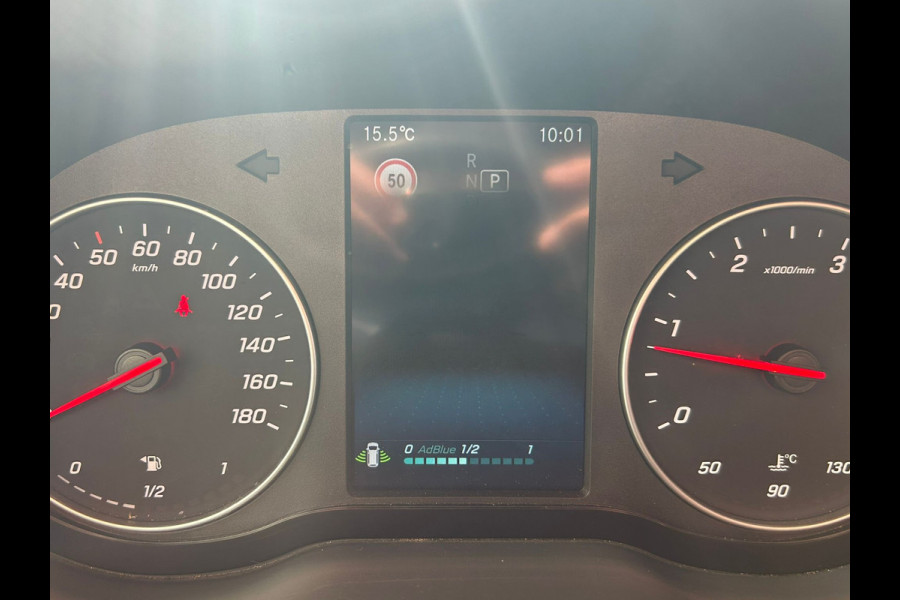 Mercedes-Benz Sprinter 314 2.2 CDI 143pk AUT-7 L2H2 EURO VI-D NAVI Camera ECC Keyless Bluetooth Navigatie-pakket Elektr.Spiegels+Verwarmd BlindSpot-Assist Regensensor Bordherkenning Trekhaak 3.500kg Trekvermogen Betonplex Wandbetimmerd