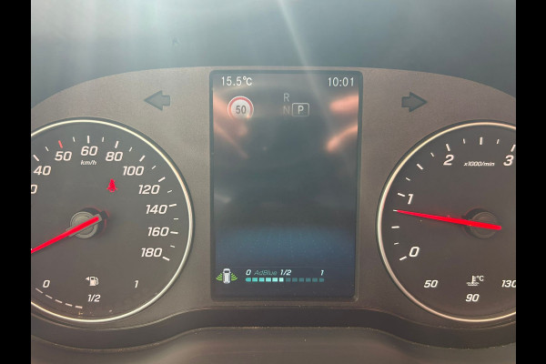 Mercedes-Benz Sprinter 314 2.2 CDI 143pk AUT-7 L2H2 EURO VI-D NAVI Camera ECC Keyless Bluetooth Navigatie-pakket Elektr.Spiegels+Verwarmd BlindSpot-Assist Regensensor Bordherkenning Trekhaak 3.500kg Trekvermogen Betonplex Wandbetimmerd