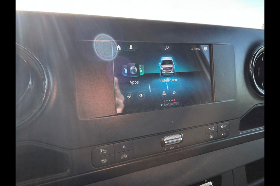 Mercedes-Benz Sprinter 314 2.2 CDI 143pk AUT-7 L2H2 EURO VI-D NAVI Camera ECC Keyless Bluetooth Navigatie-pakket Elektr.Spiegels+Verwarmd BlindSpot-Assist Regensensor Bordherkenning Trekhaak 3.500kg Trekvermogen Betonplex Wandbetimmerd